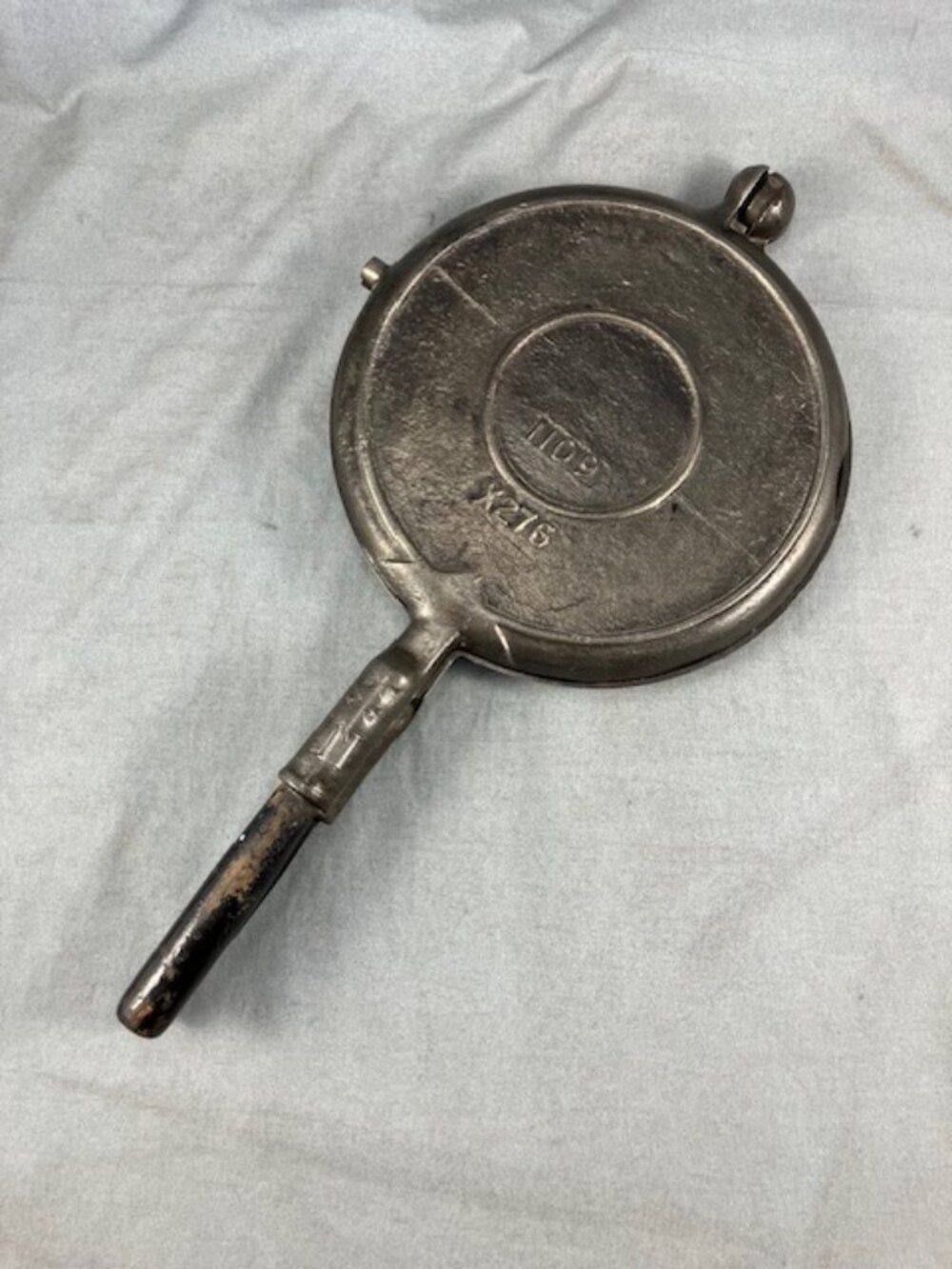 Vintage 1930s McClary #9 Cast Iron Waffle Maker (no ring)